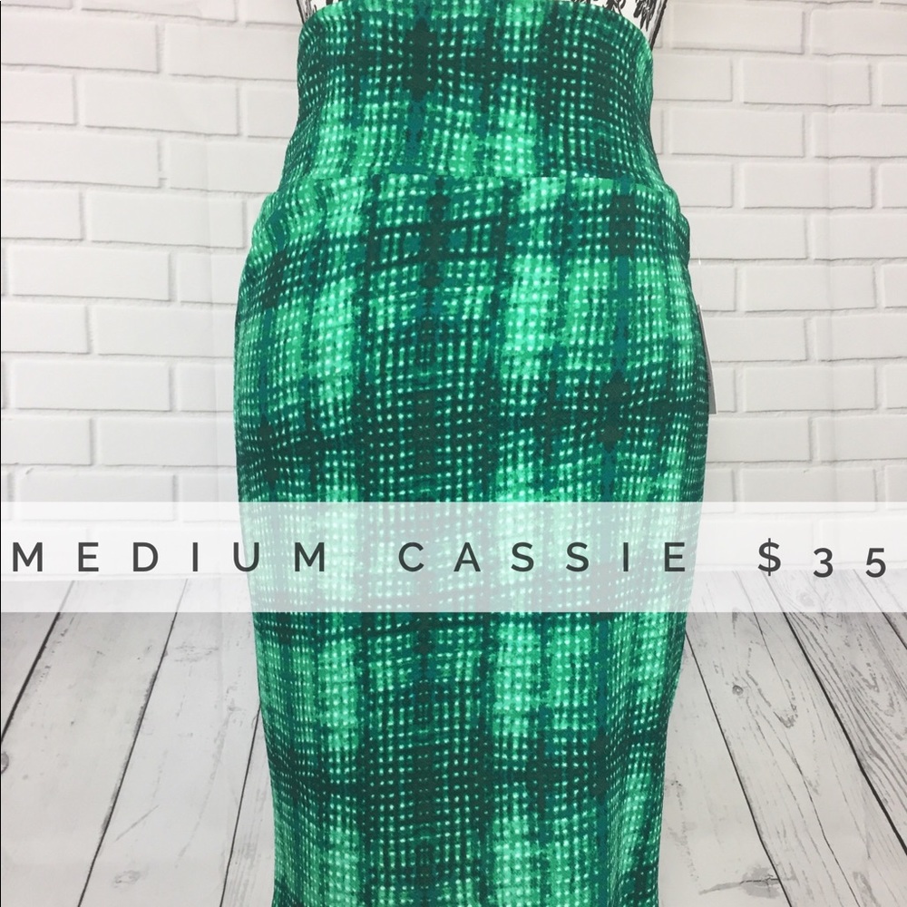 Lularoe Cassie Medium